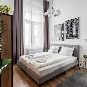 E32 - Oktogon Panorama Suite - Best Location - By Bqa Apartamento